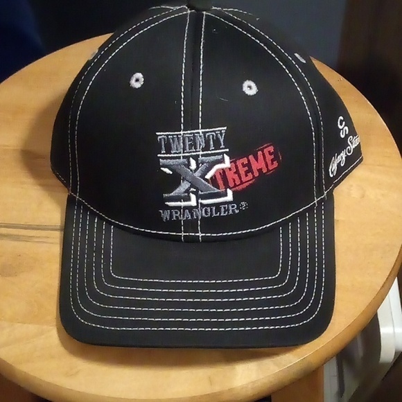 Wrangler Other - NWOT Wrangler Twenty Xtreme hat, adjustable Velcro closure